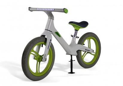 Детский беговел Rivertoys HB-555-14 надувные колеса, подсветка